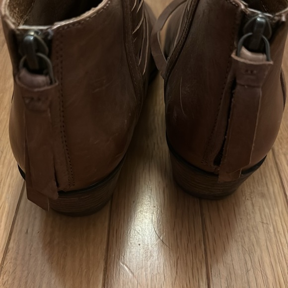 CLARKS booties - Picture 7 of 7